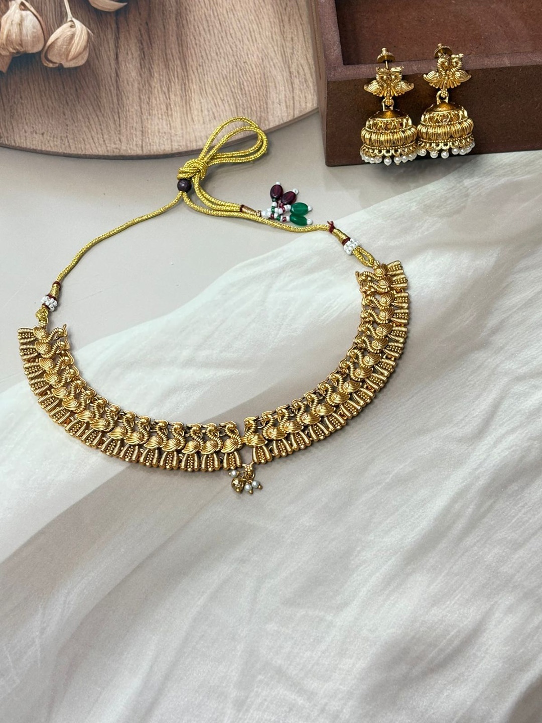 

Niska Gold-Plated Beaded Jewellery Set