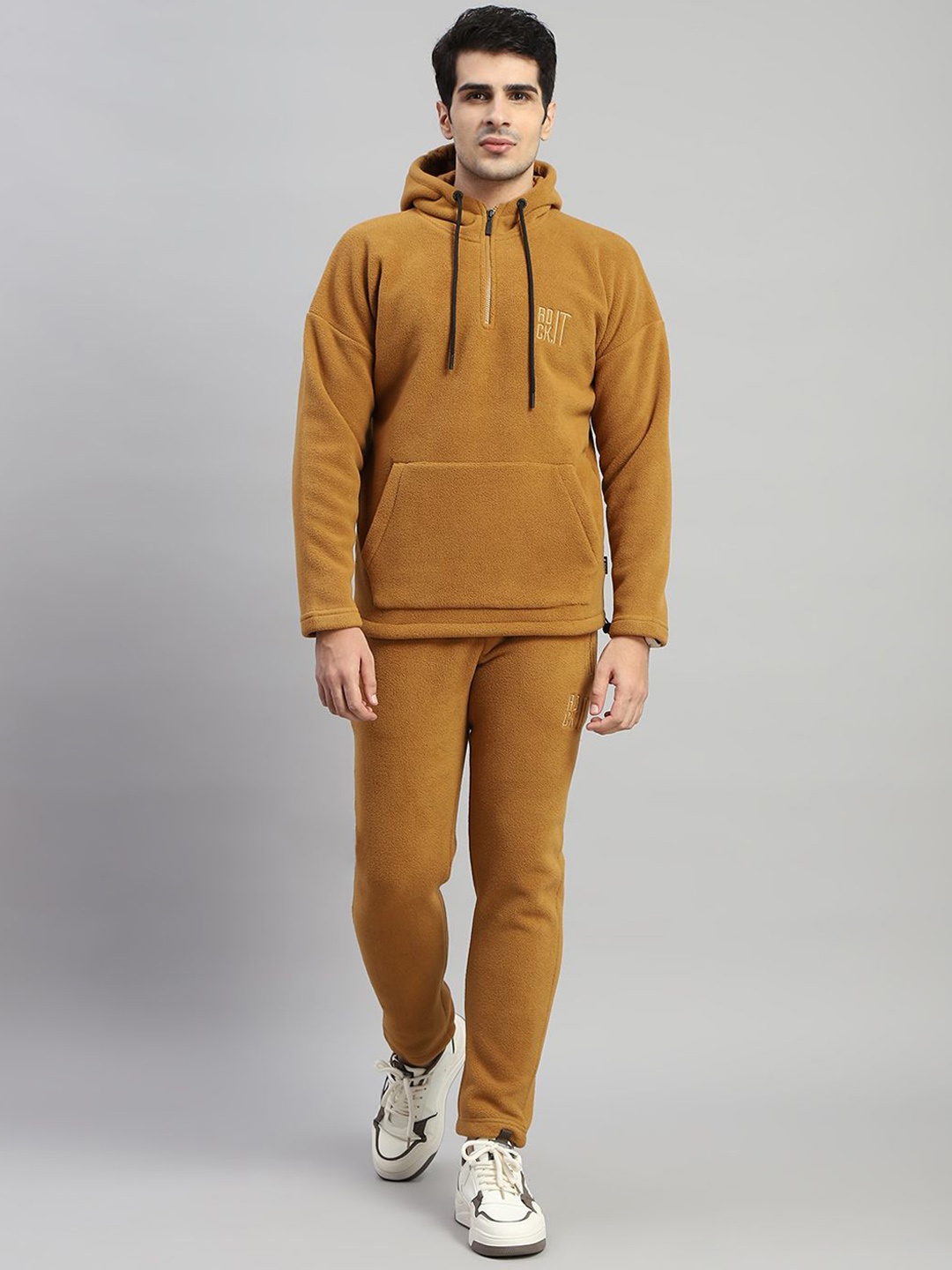 

rock.it Men Hooded Neck Mid-Rise Tracksuit, Brown