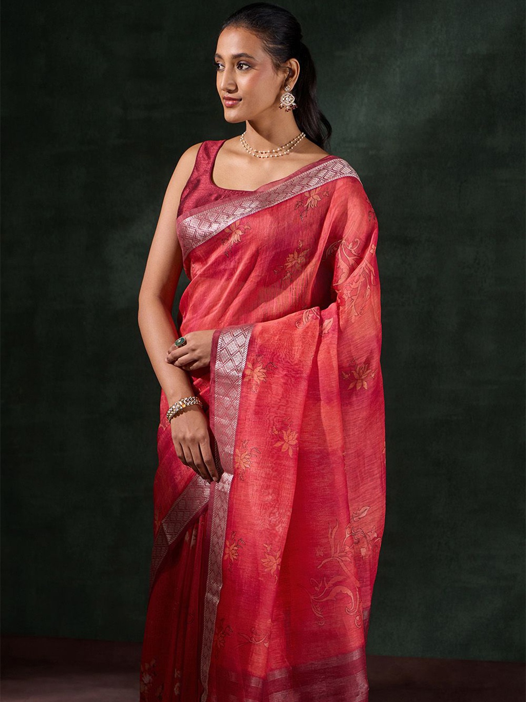 

Taneira Women Floral Printed Pure Linen Saree, Red