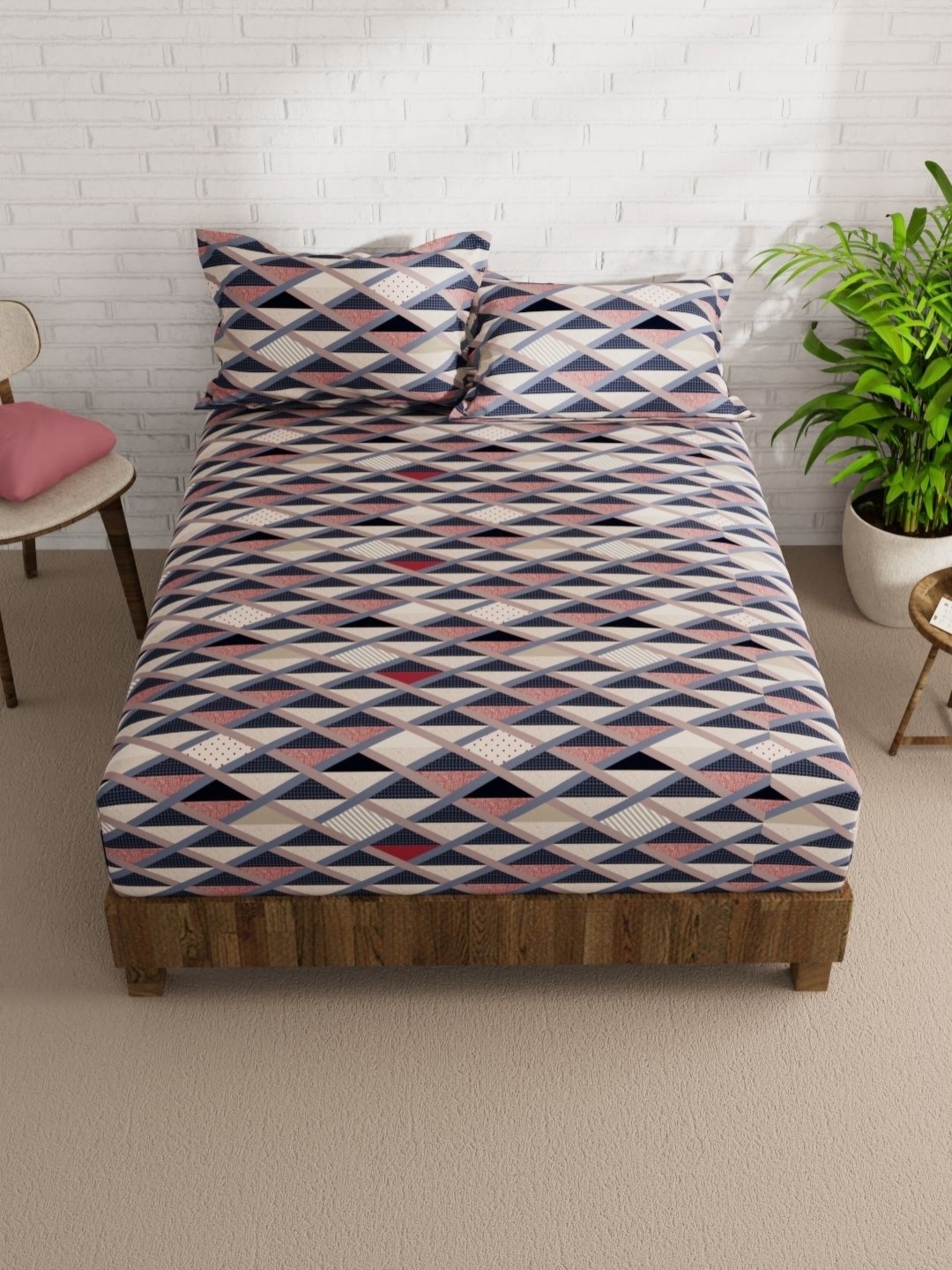 

KOPA Envogue Red Geometric Printed Cotton 152 TC Queen Bedsheet Set 2.40 m x 2.15 m