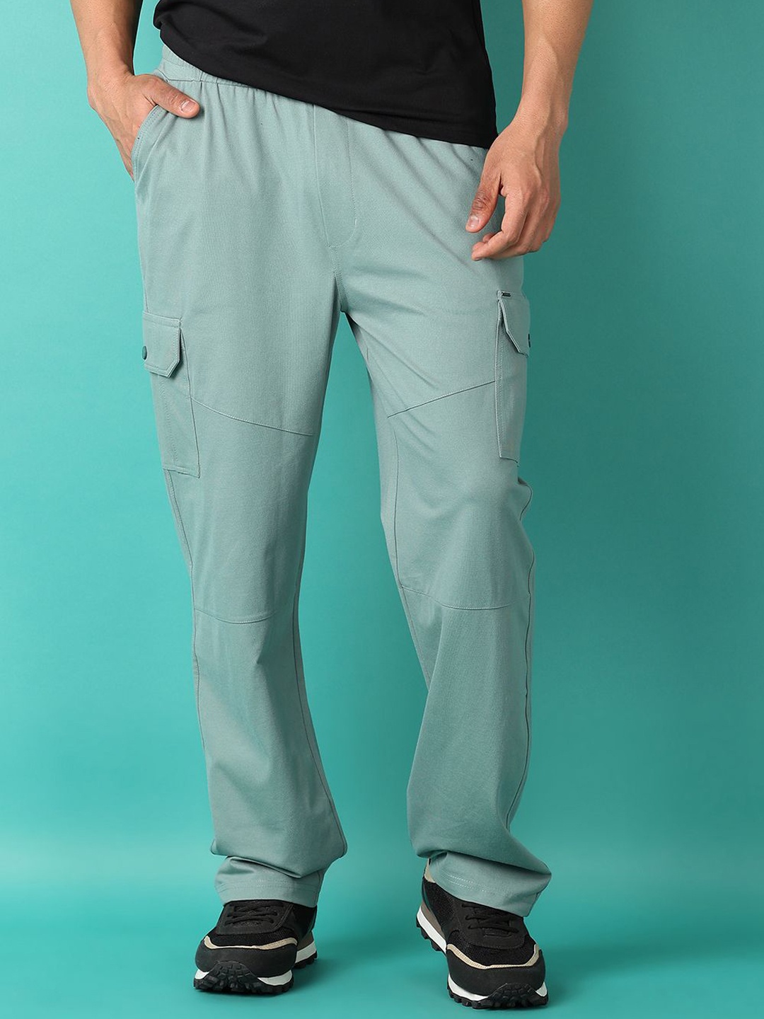 

V-Mart Men Regular Fit Cotton Cargos Trousers, Green
