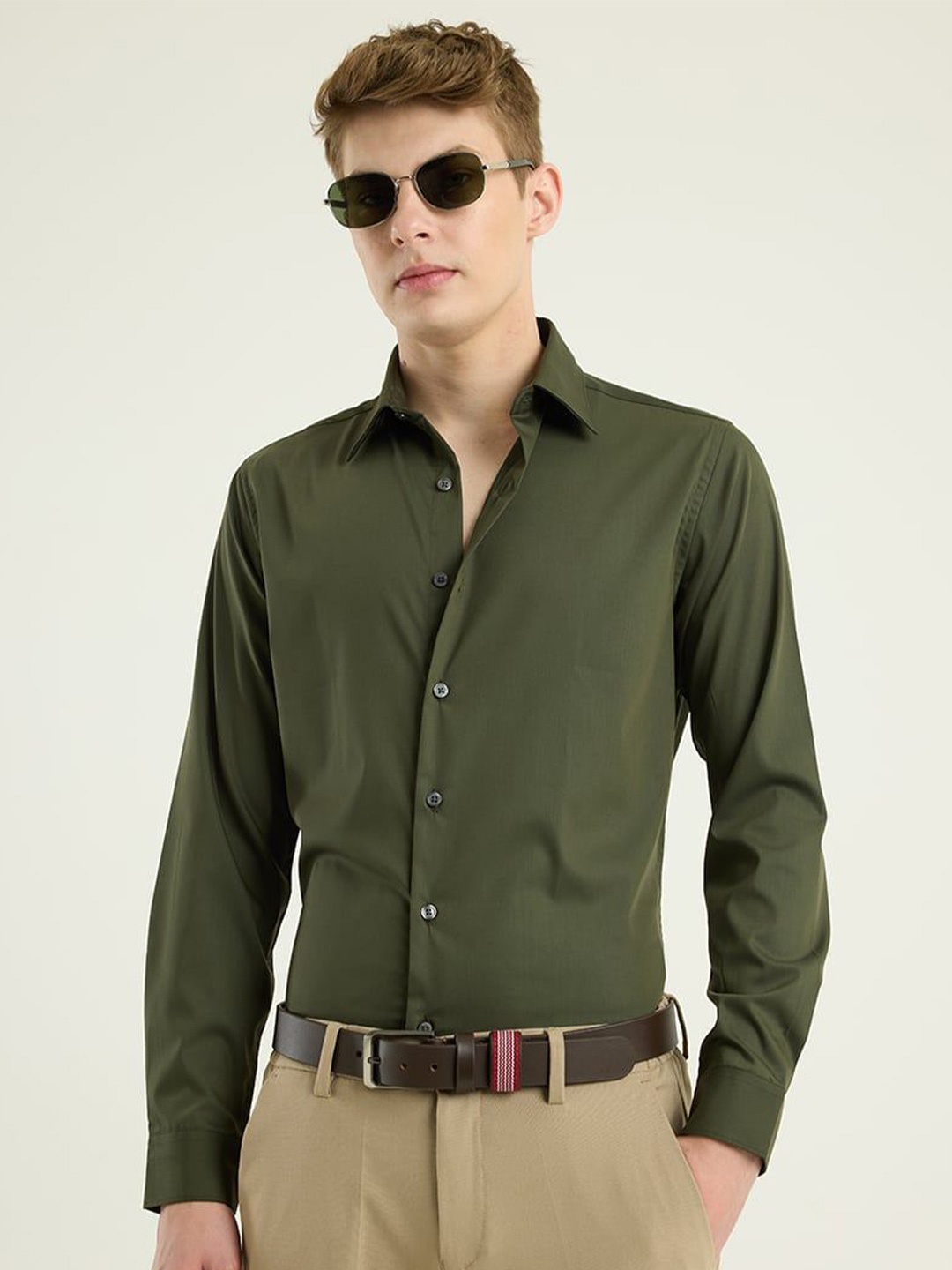 

Snitch Men Smart Spread Collar Solid Cotton Casual Shirt, Green