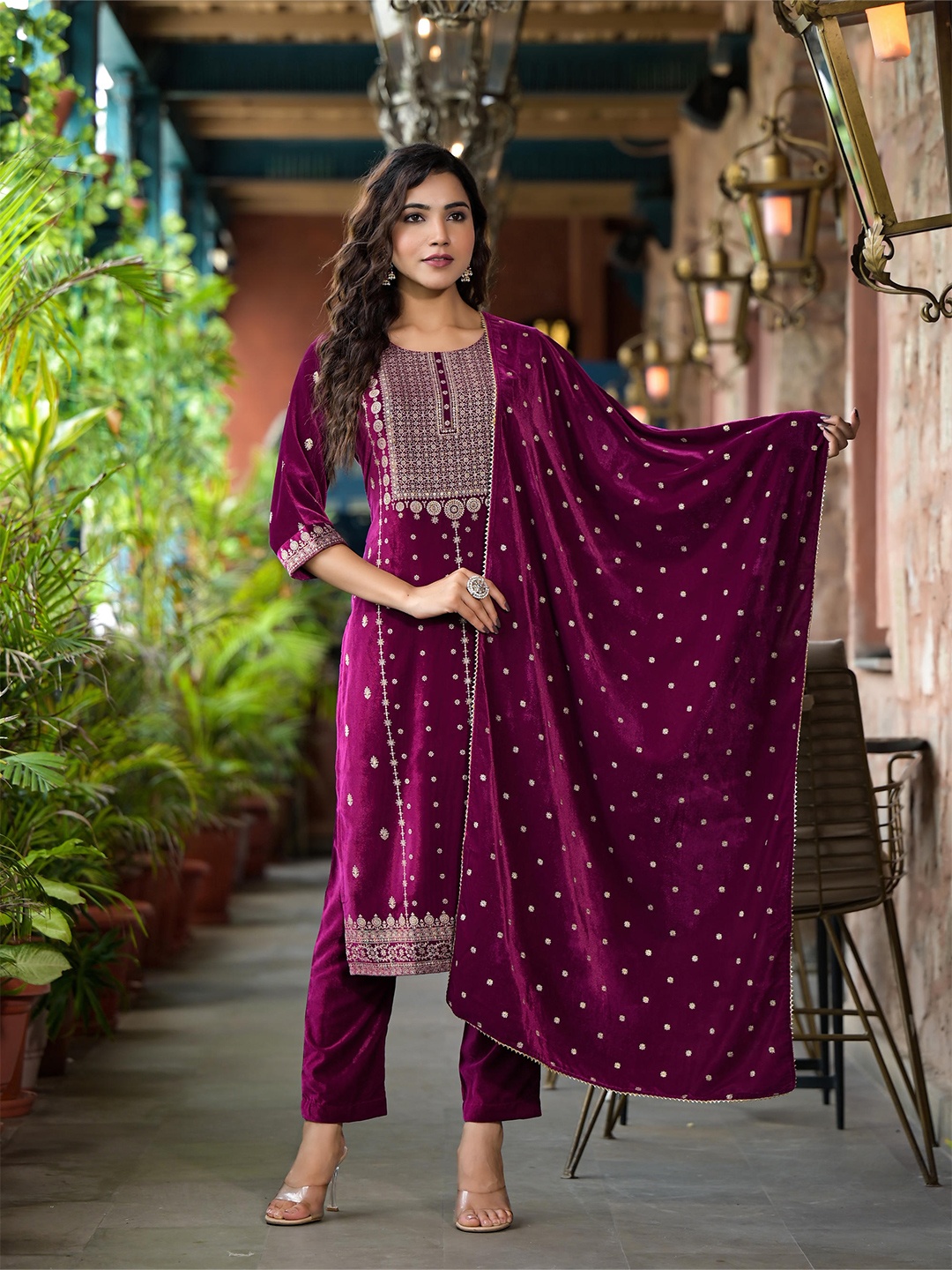 

Juniper Floral Printed Velvet Straight Kurta With Trouser & Dupatta, Maroon