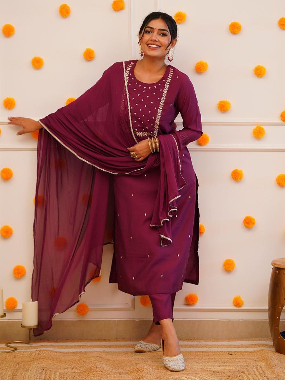 

CaniBani Yoke Design Regular Chanderi Silk Straight Kurta with Trousers & Dupatta, Magenta