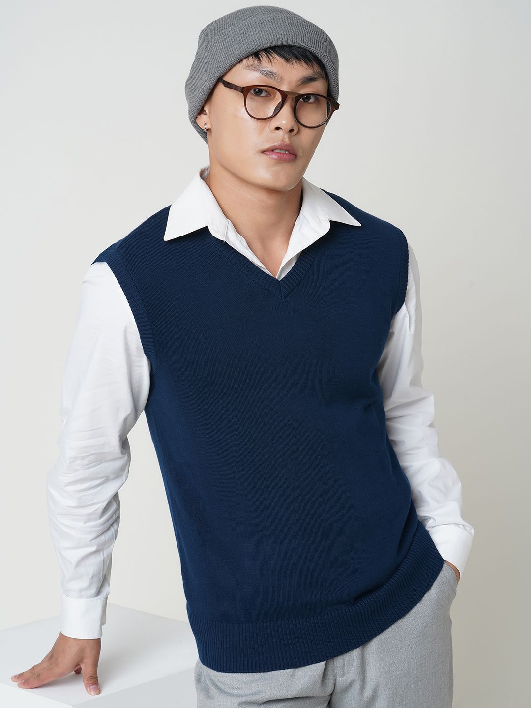 

Globus Men Ribbed Self Design V-Neck Cotton Ribbed Sweater Vest, Navy blue