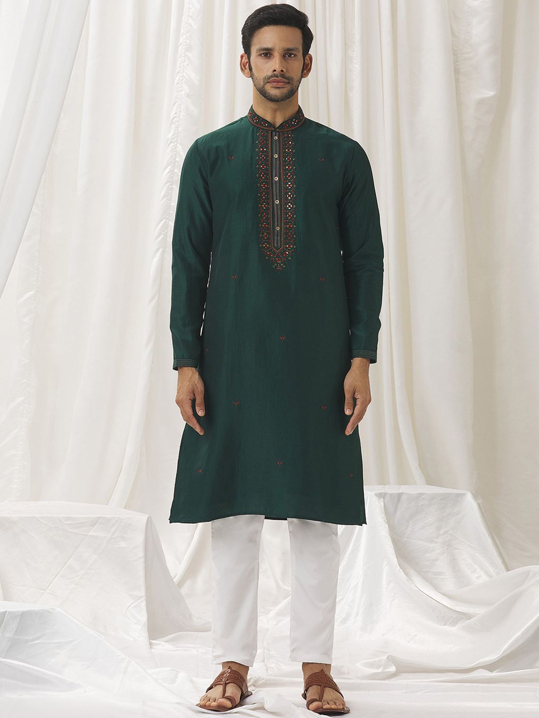 

Alaya Advani Men Floral Embroidered Regular Kurta with Pyjamas, Green