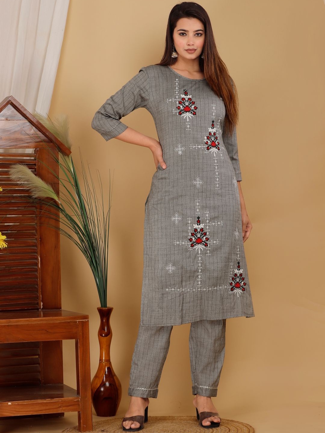 

Mehsoos Floral Embroidered Gotta Patti Kurta with Trouser, Grey