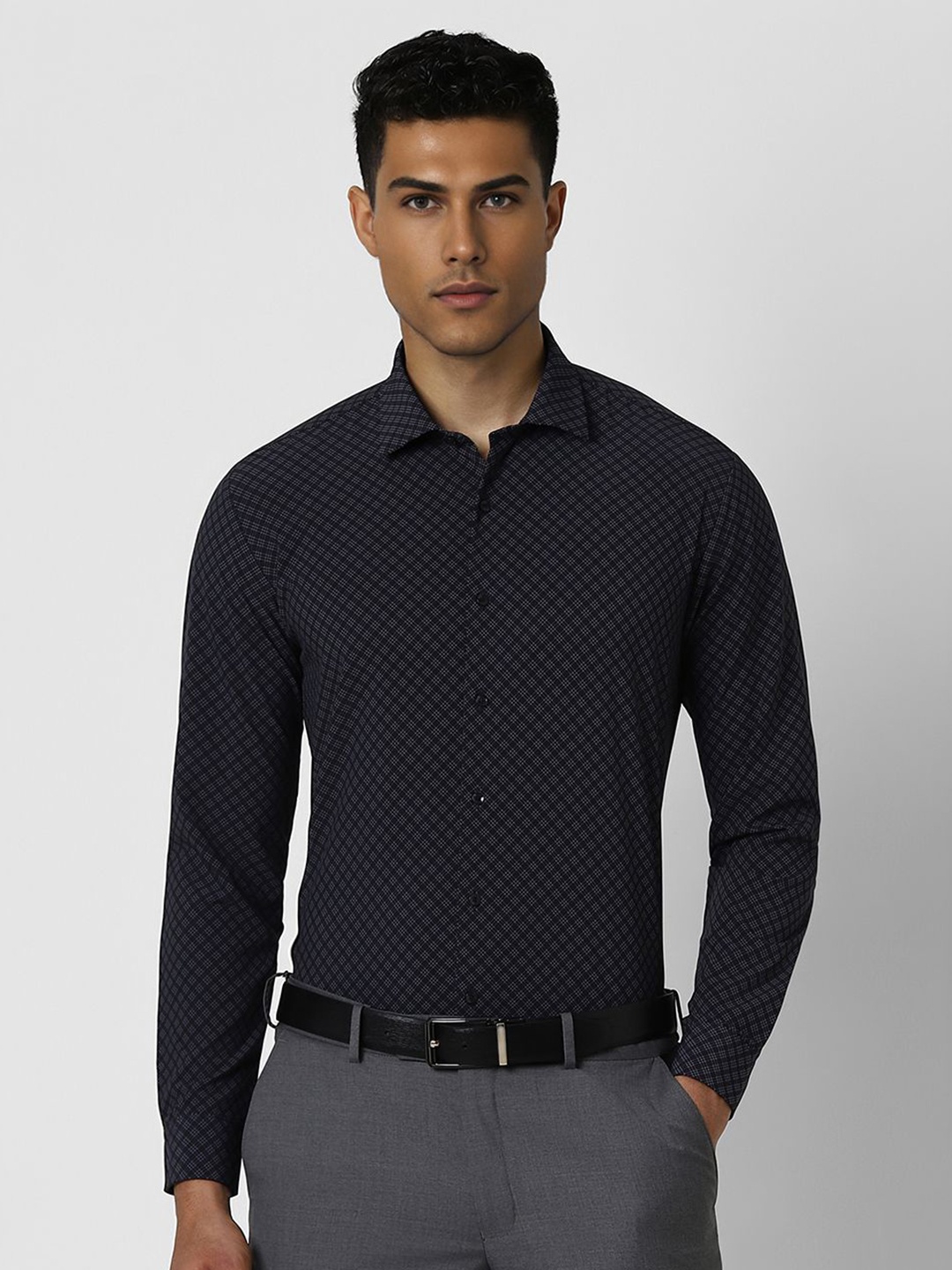 

Van Heusen Men Spread Collar Geometric Printed Slim Fit Formal Shirt, Black