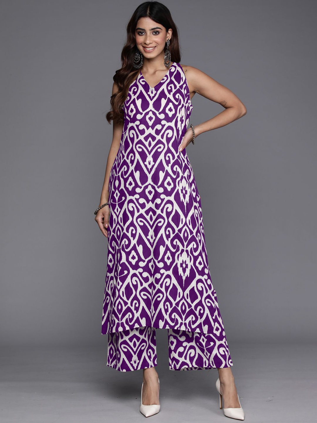 

Varanga Ethnic Motifs Printed V-Neck Sleeveless Pure Cotton Kurta & Palazzo, Purple