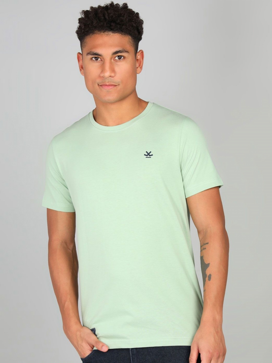 

WROGN Men Solid Round Neck Pure Cotton T-shirt, Green
