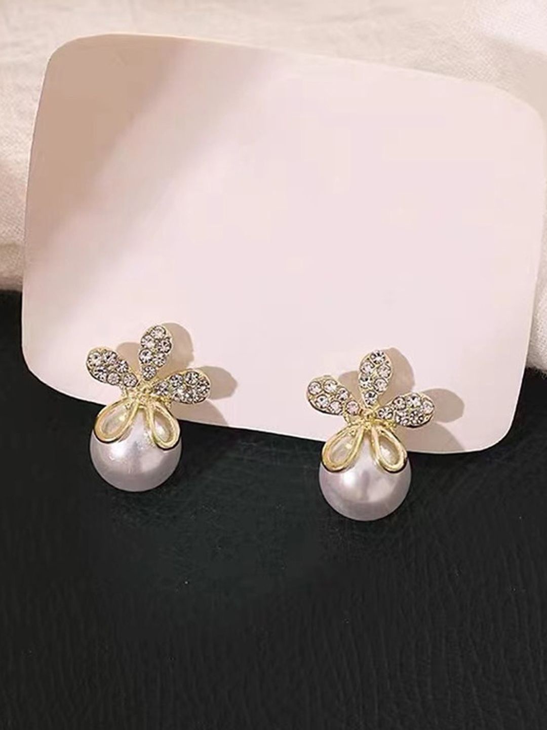 

Krelin Floral Studs Earrings, Gold