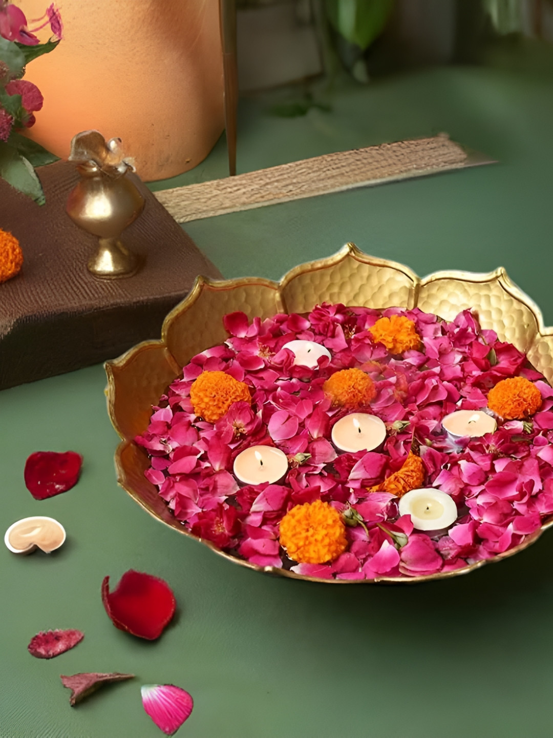 

Special You Decorative Bowl With 5-Pcs T-Light Candles, Gold