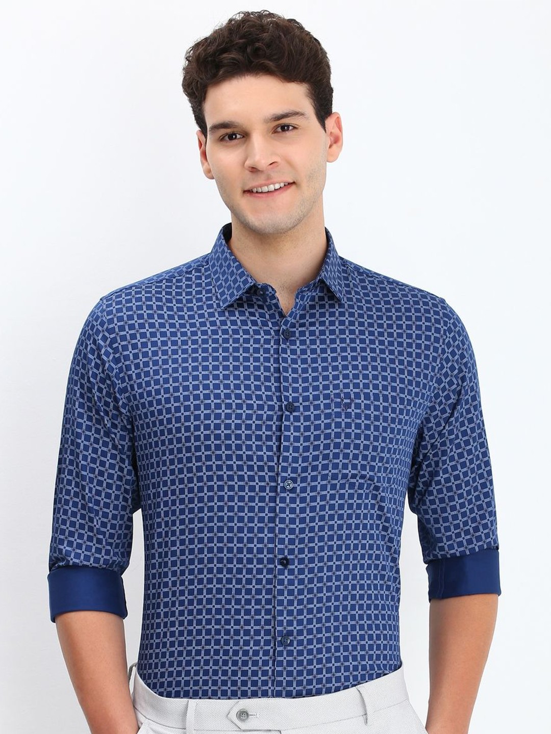 

Allen Solly Men Spread Collar Gingham Checked Cotton Slim Fit Formal Shirt, Blue