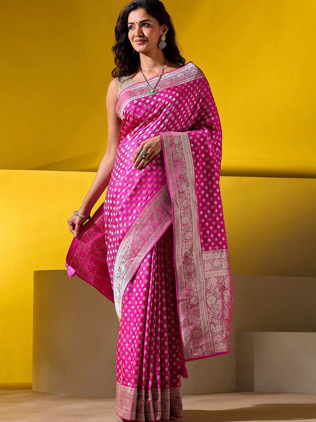 

Taneira Women Woven Design Zari Saree, Pink
