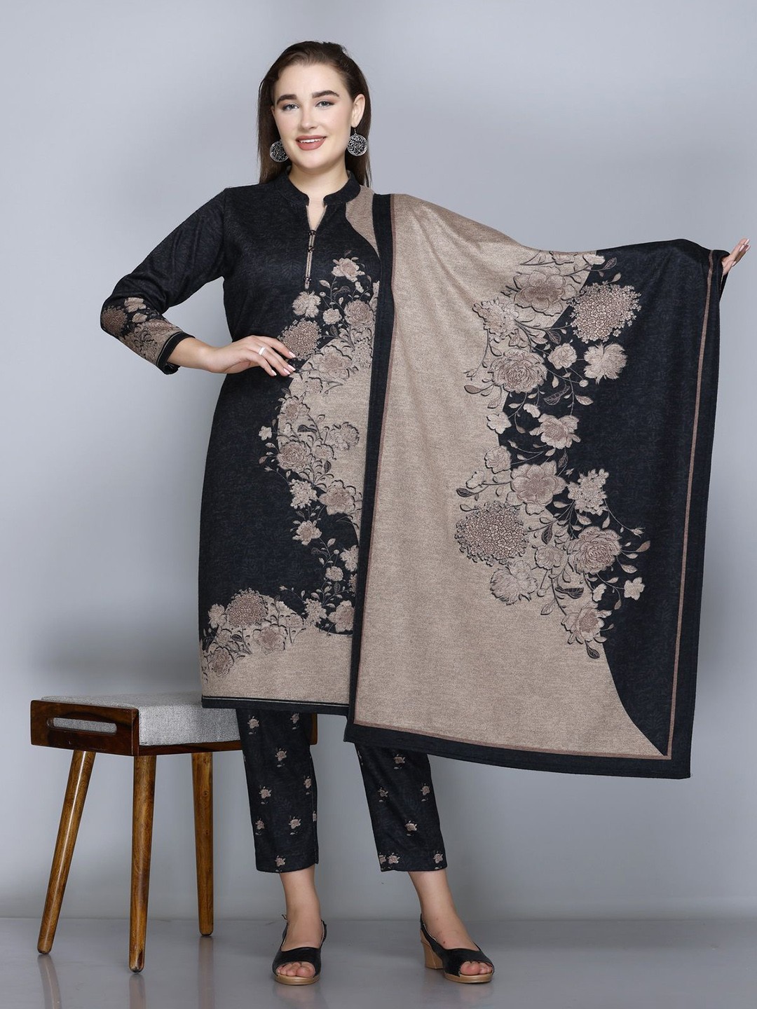

EVORA Floral Printed Mandarin Collar Straight Kurta with Trouser & Dupatta, Charcoal