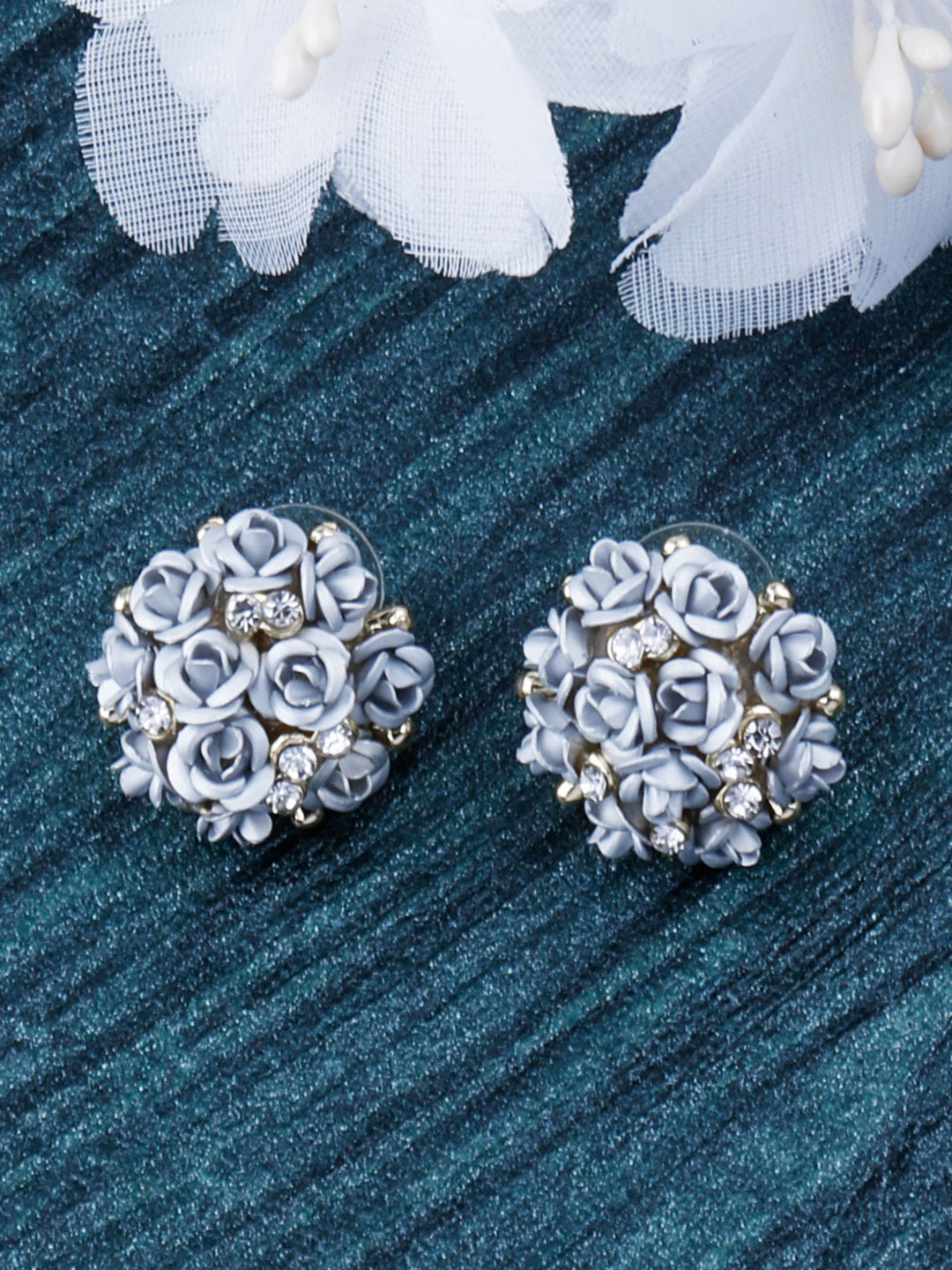 

Silver Shine Contemporary Studs Earrings, Grey