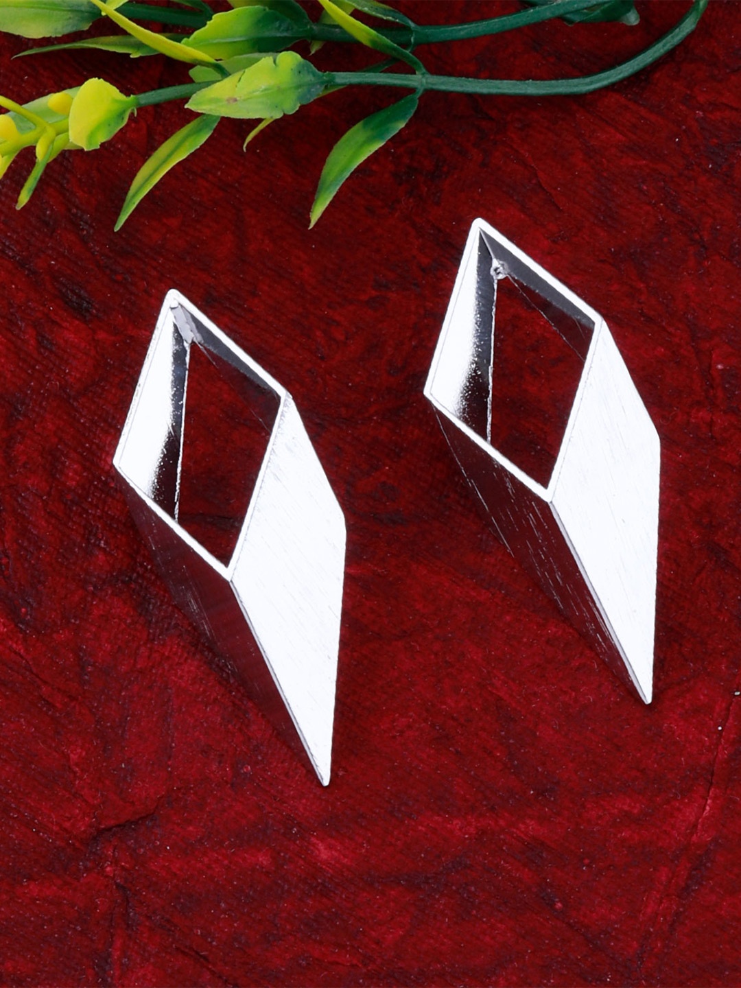 

Silver Shine Contemporary Studs Earrings
