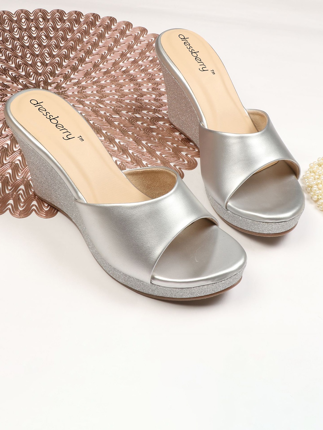 

DressBerry PU Wedge Heels Sandals, Silver
