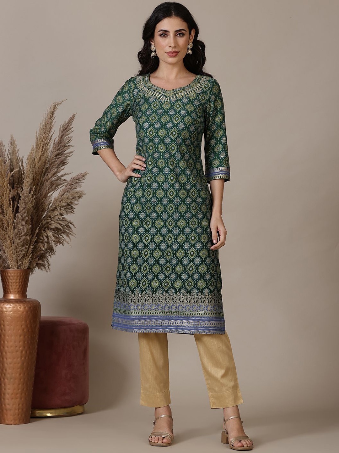 

AURELIA Women Printed Sequinned Kurta, Green