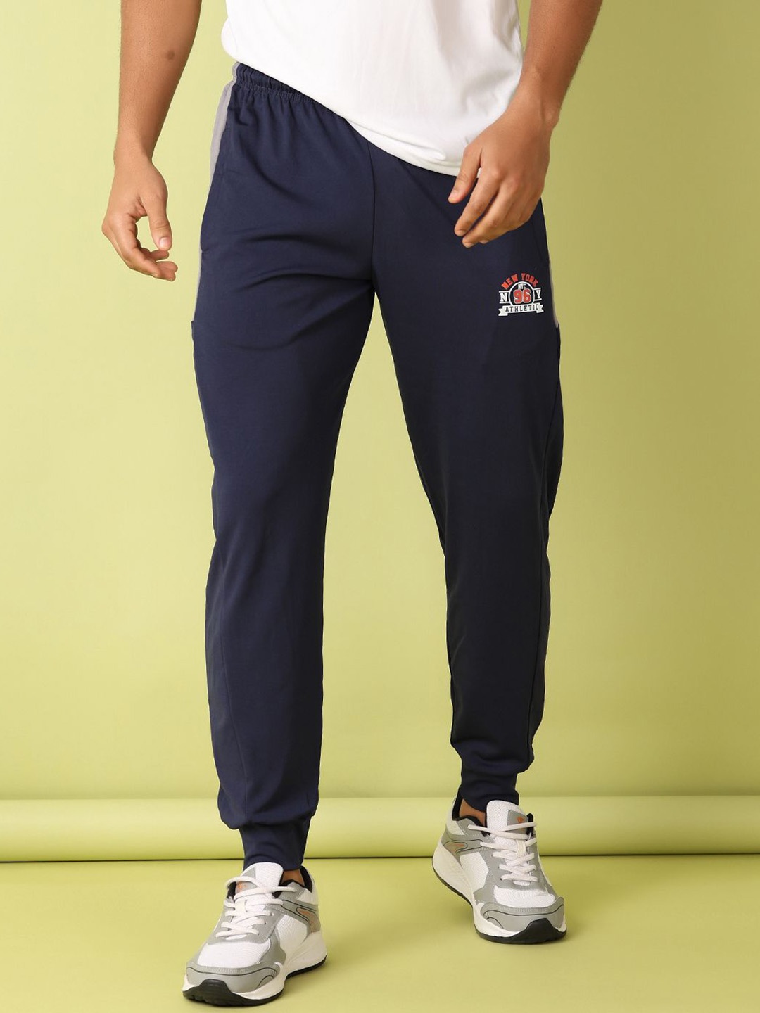 

V-Mart Men Mid Rise Joggers, Blue