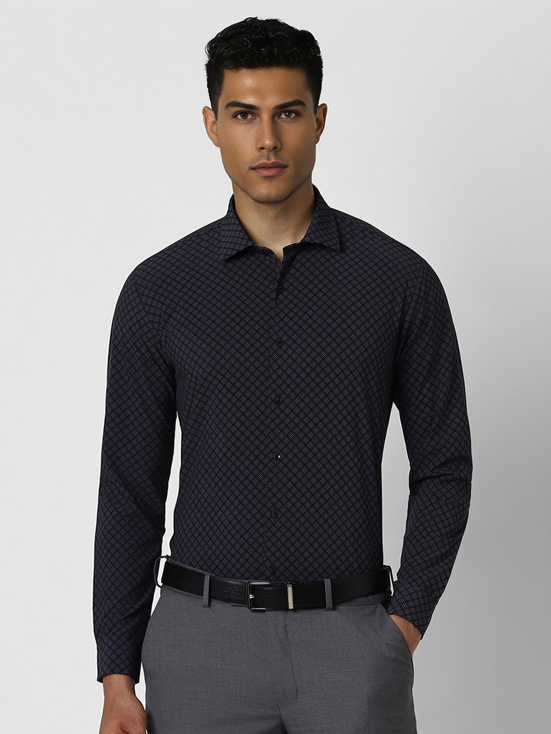 

Van Heusen Men Spread Collar Geometric Printed Slim Fit Formal Shirt, Black