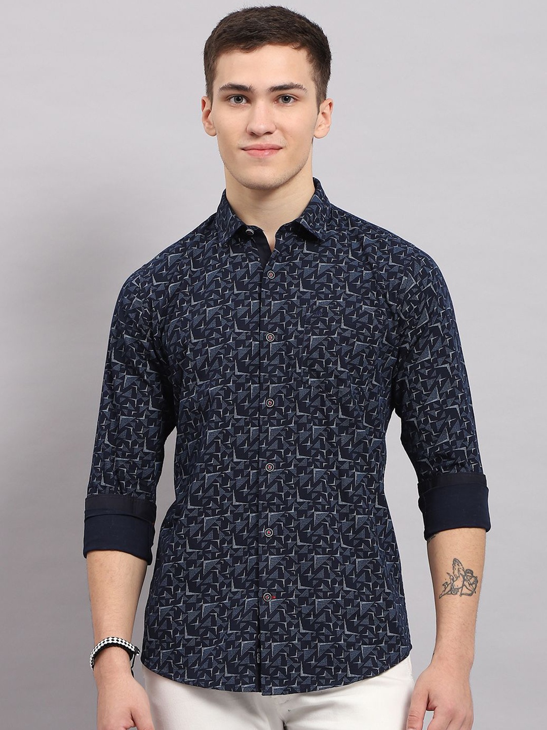 

Monte Carlo Men Spread Collar Floral Printed Cotton Casual Shirt, Navy blue