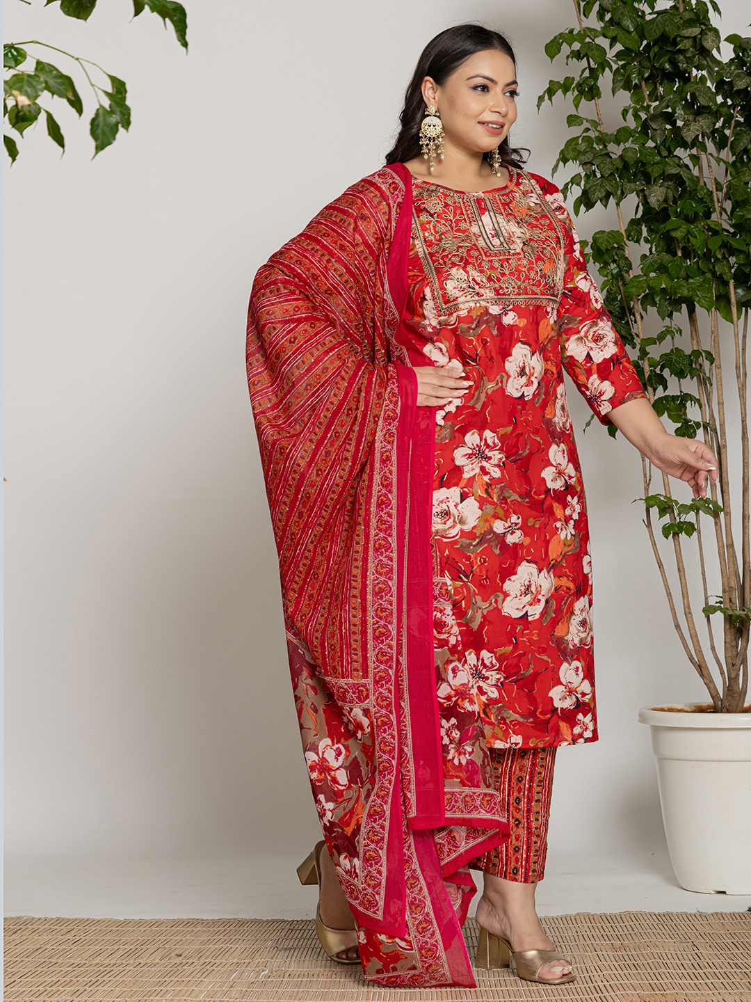 

Yufta Floral Embroidered Regular Pure Cotton Straight Kurta with Trousers & Dupatta, Red