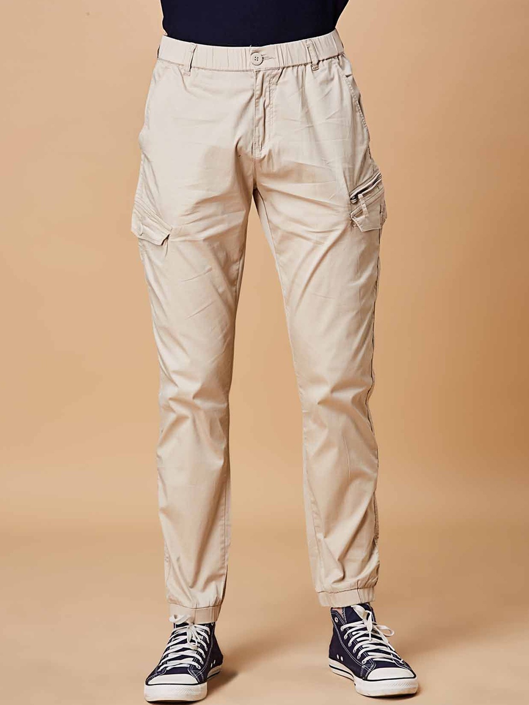 

beevee Men Classic Pleated Joggers, Beige