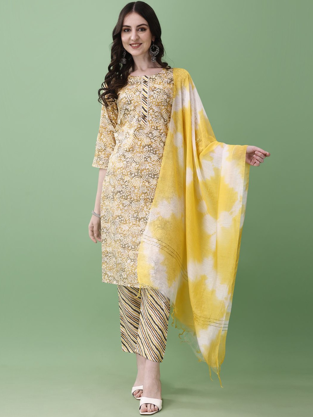 

KUNDAN FAB Geometric Printed Pure Cotton Kurta with Pyjamas & Dupatta, Yellow