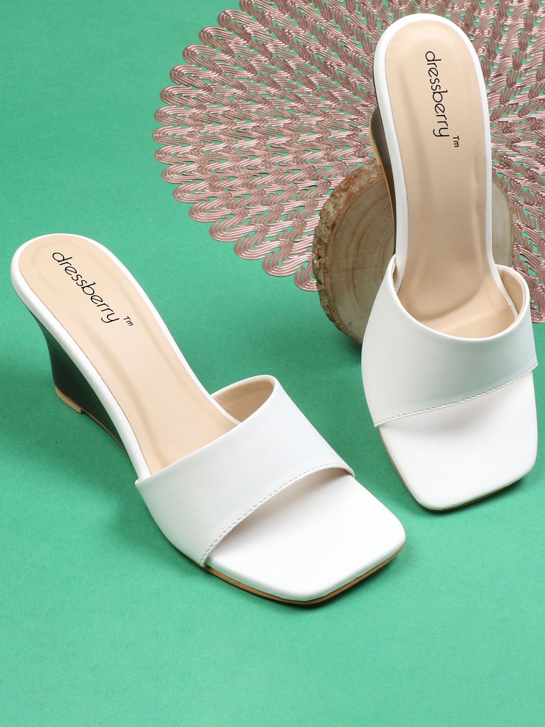 

DressBerry PU Wedge Heels Sandals, White