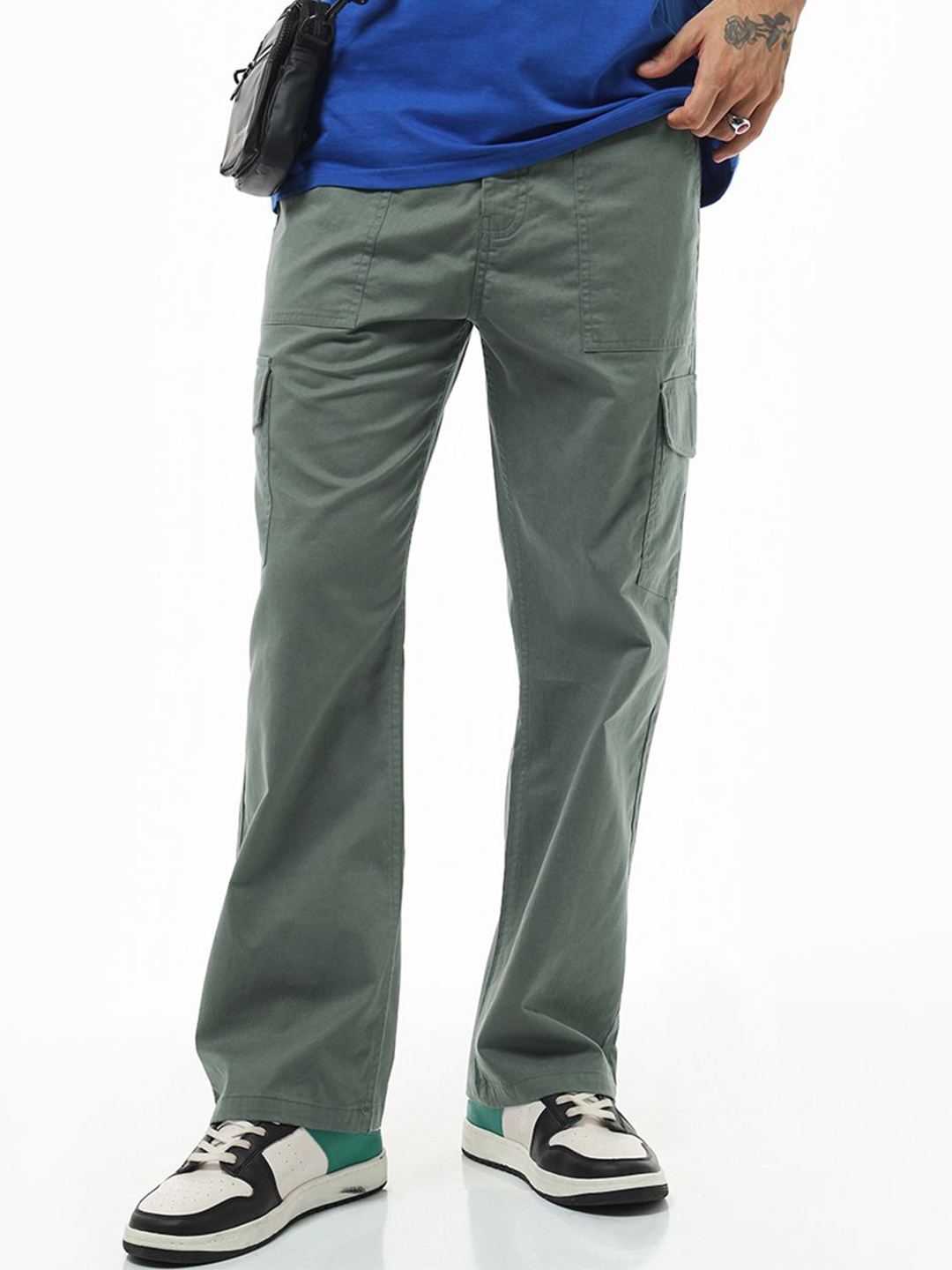 

Bewakoof Men Straight Fit Cargos Trousers, Grey