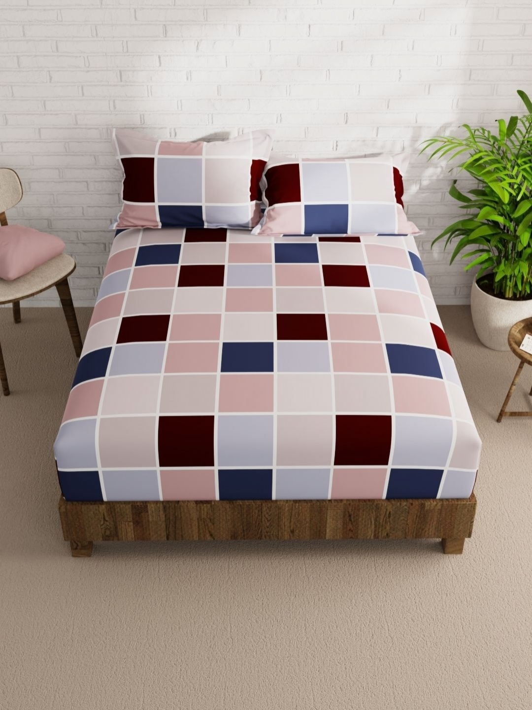 

KOPA White & Peach-Coloured Geometric 152 TC Queen Bedsheet with 2 Pillow Covers
