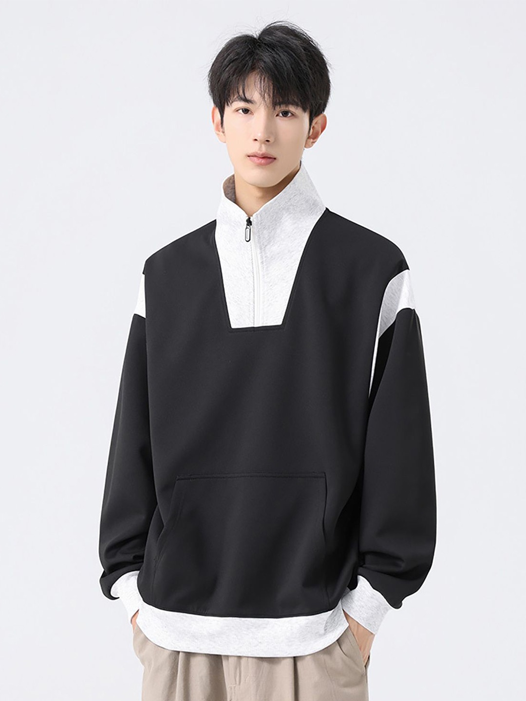 

StyleCast x Revolte Men Colourblocked Sweatshirt, Black