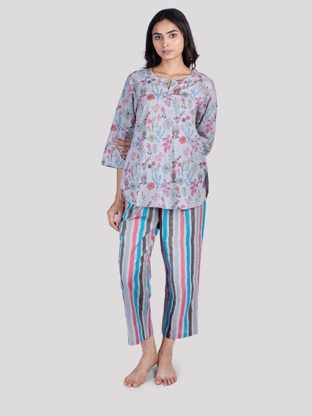 

HUE & HIDE Women Floral Printed Night suit, Grey