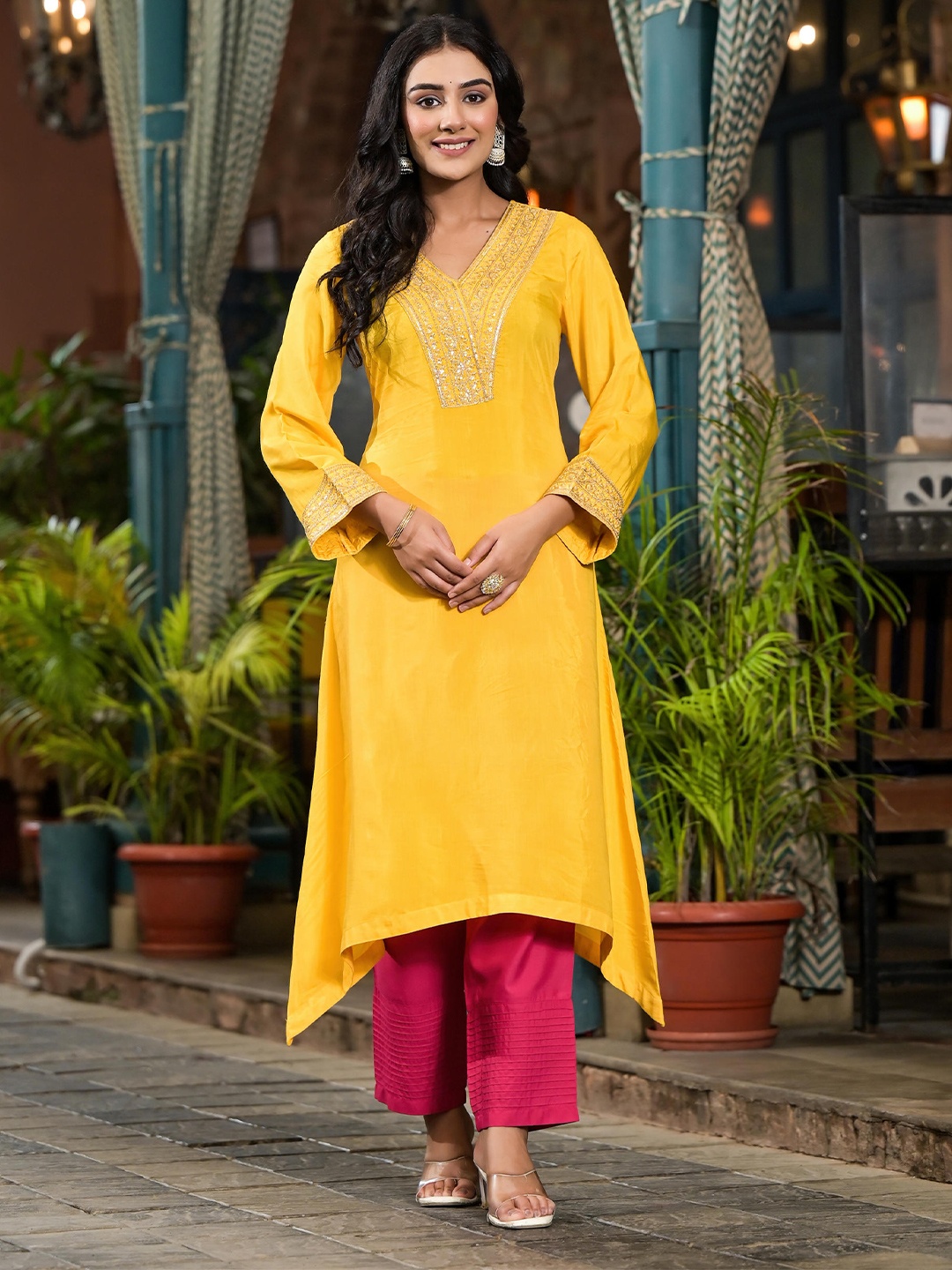 

Juniper Floral Embroidered Panelled A-Line Kurta with Trousers, Yellow