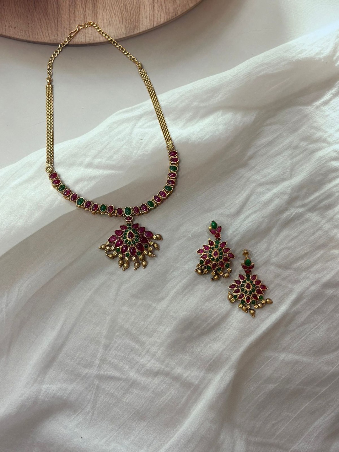 

Niska Gold-Plated Stone-Studded Jewellery Set