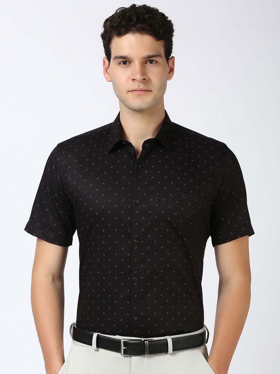 

Peter England Men Spread Collar Geometric Printed Cotton Formal Shirt, Black