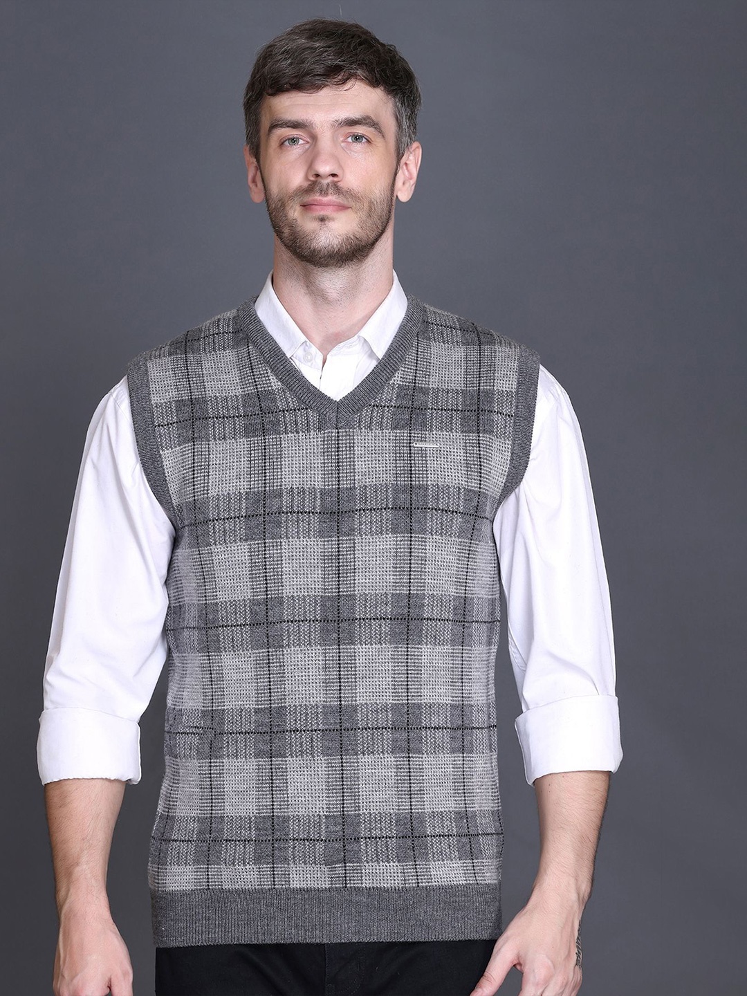 

GODFREY Men Checked V-Neck Ribbed Sweater Vest, Grey