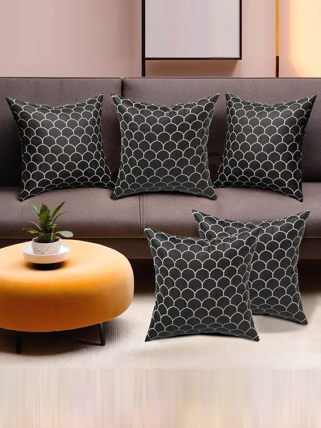 

Kuber Industries Black 5 Pieces Self Design Velvet Square Cushion Covers