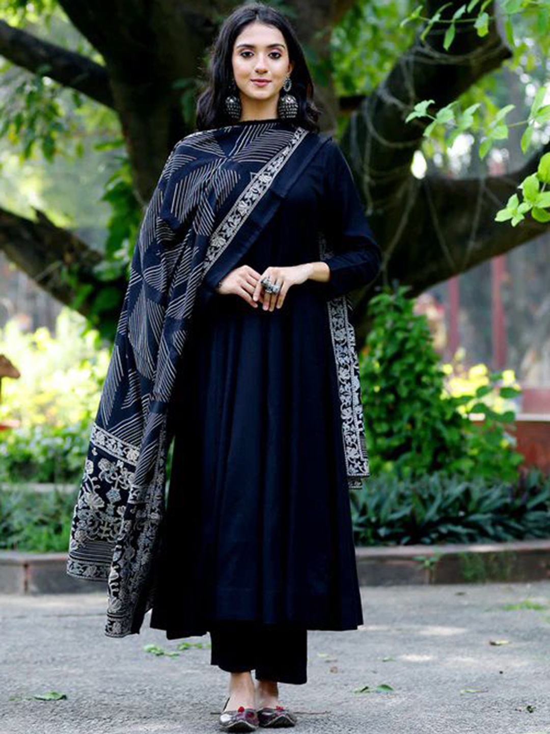 

BAESD Round Neck Rayon Anarkali Kurta with Palazzo and Dupatta, Black