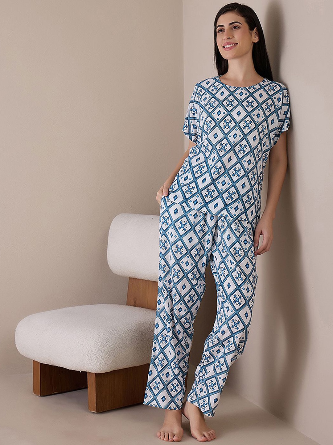 

Clovia Women Printed Night suit, White