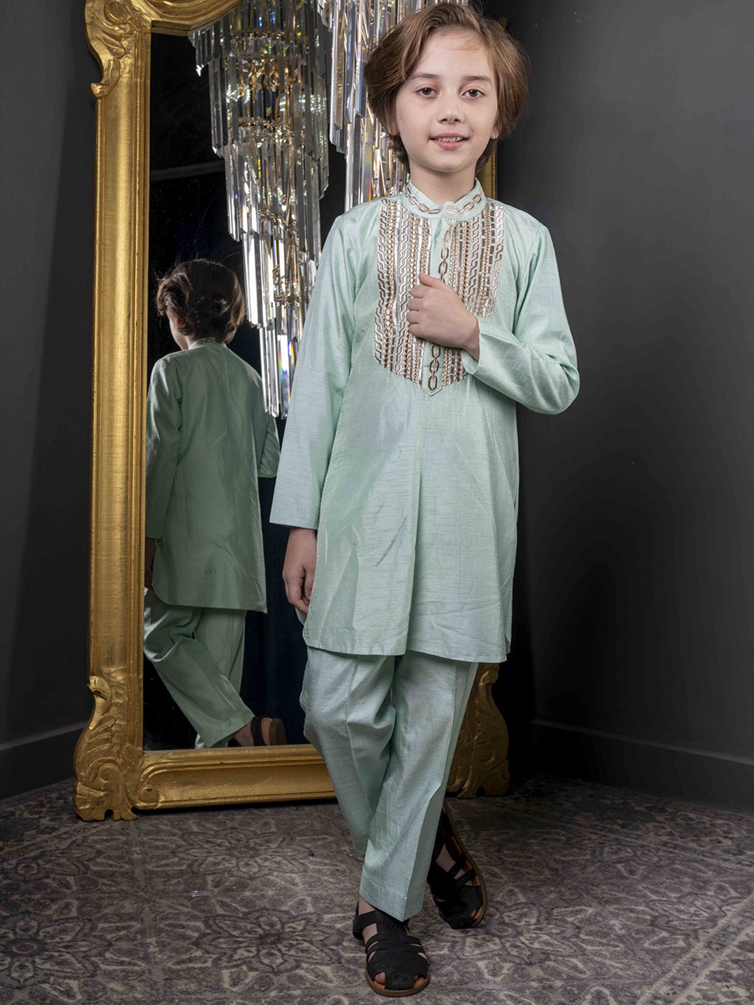 

HOITY MOPPET Boys Ethnic Motifs Embroidered Kurta With Trousers, Green