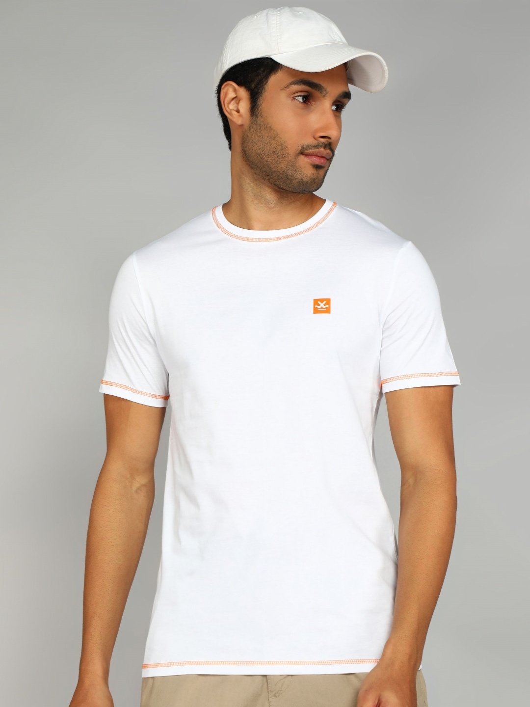 

WROGN Men Solid Round Neck Pure Cotton T-shirt, White