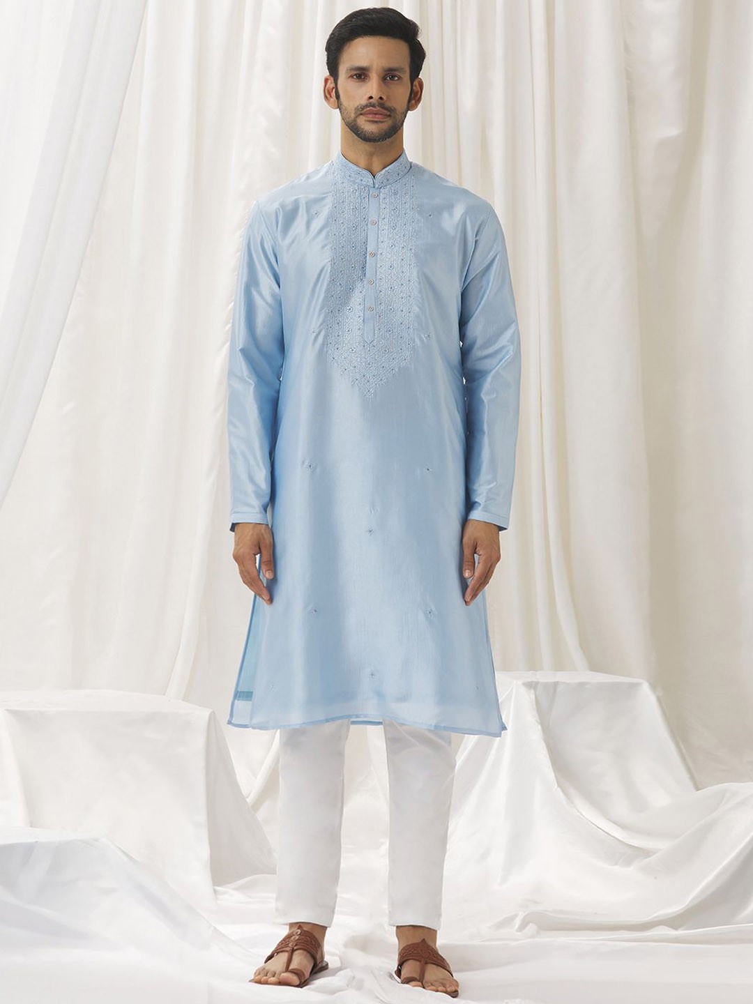 

Alaya Advani Floral Embroidered Thread Work Silk Cotton Straight Kurta with Trousers, Blue