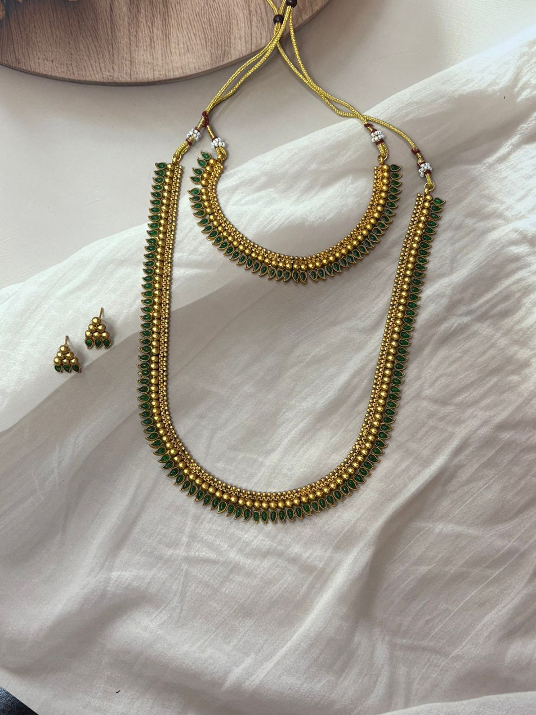 

Niska Gold-Plated Jewellery Set