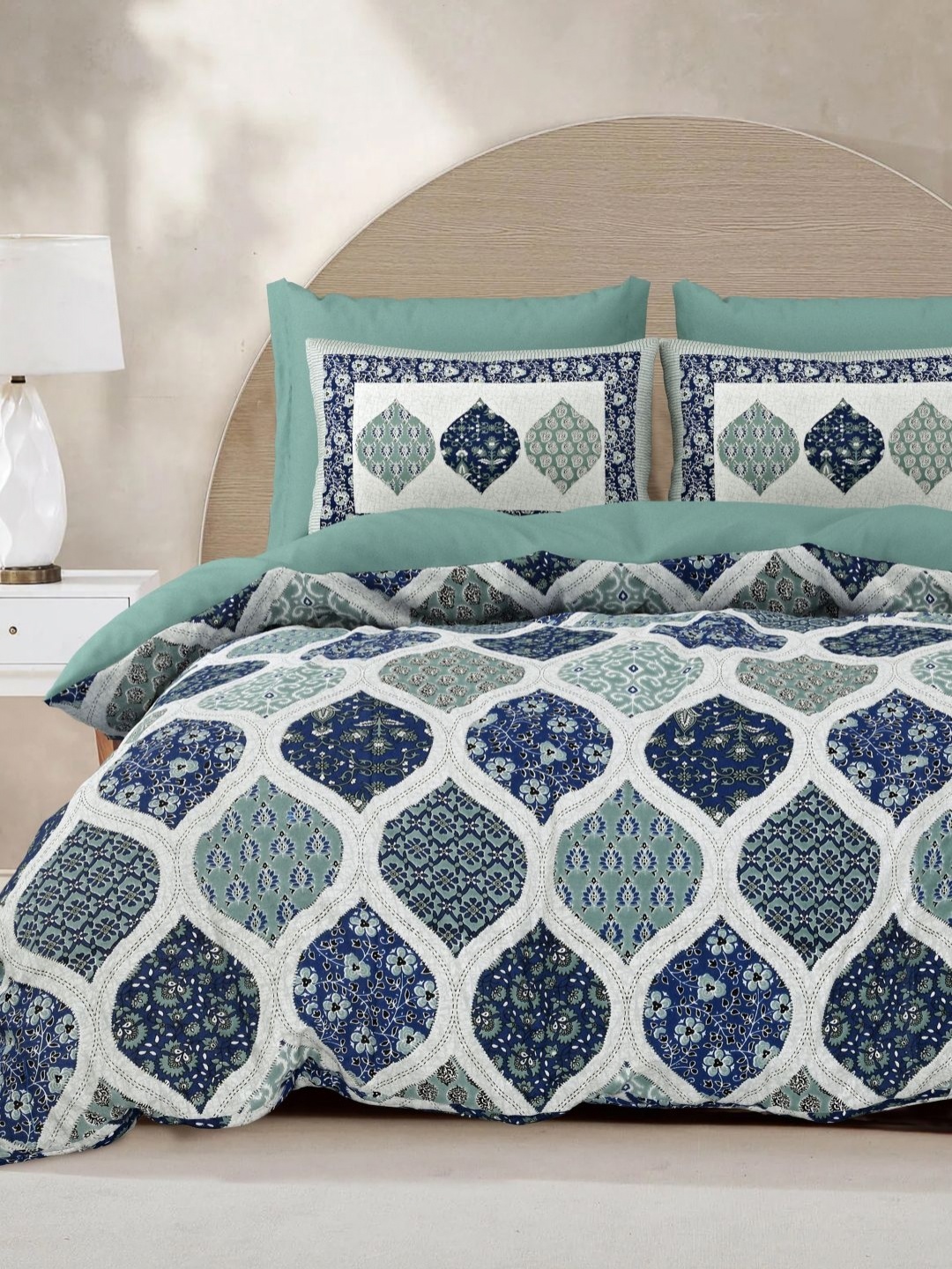 

Varde Green & White Ajrak Printed 210 TC Pure Cotton King Bedsheet Set 2.50 m x 2.70 m