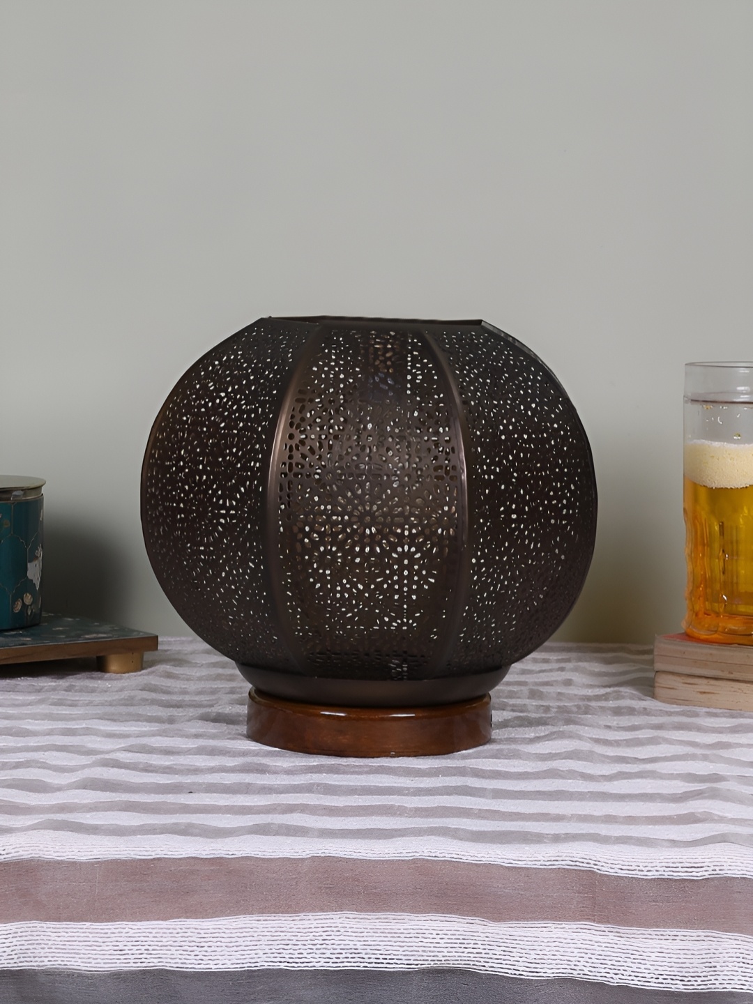 

Devansh Brown Textured Metal Traditional Spherical Table Lamp