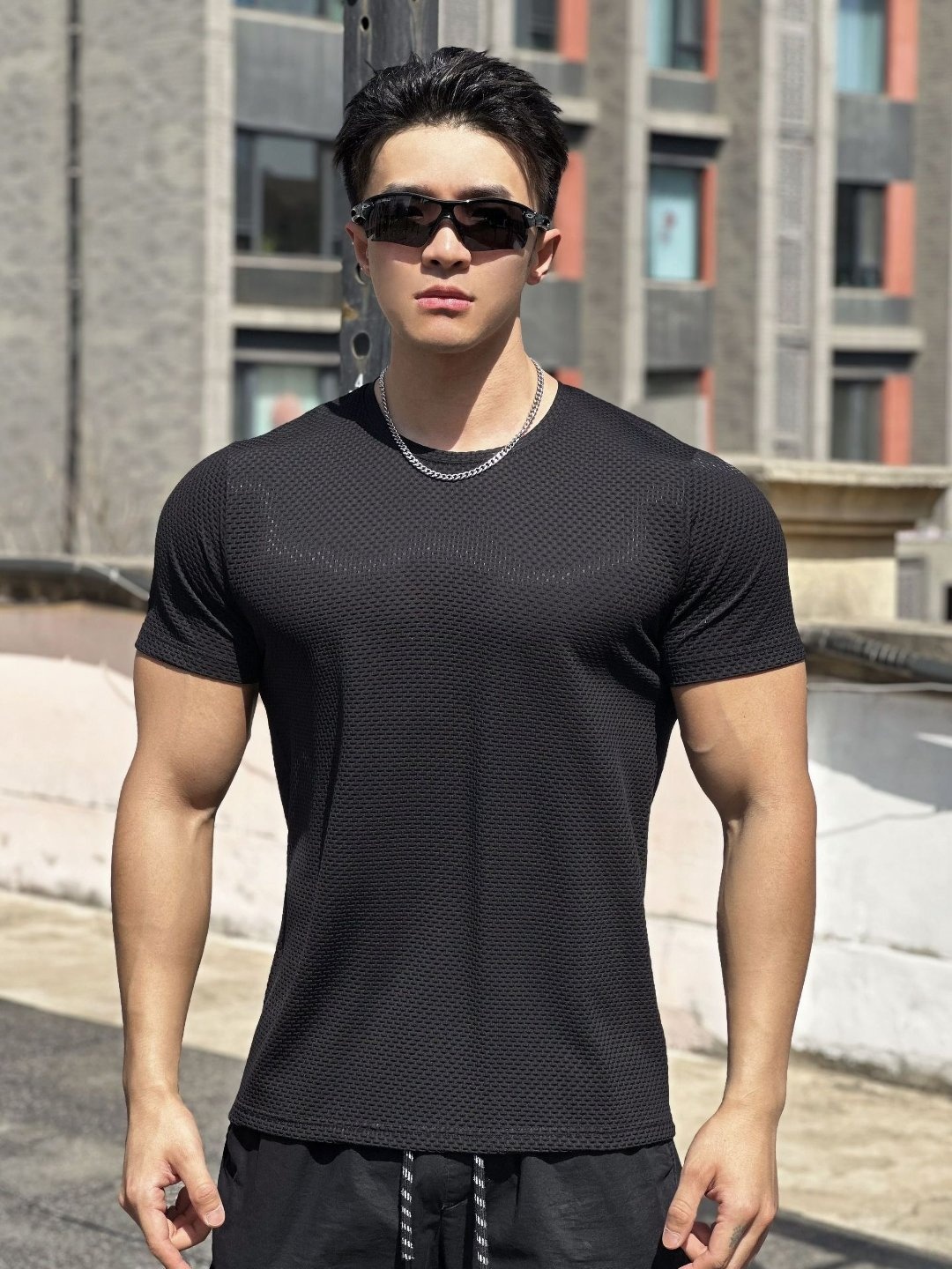 

StyleCast x Revolte Men Solid Round Neck T-shirt, Black