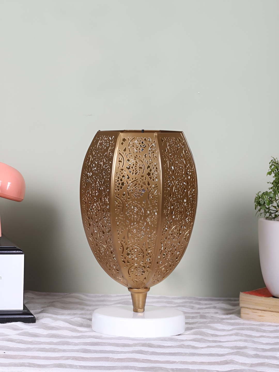 

Devansh White Textured Metal Traditional Semi-Sphere Table Lamp