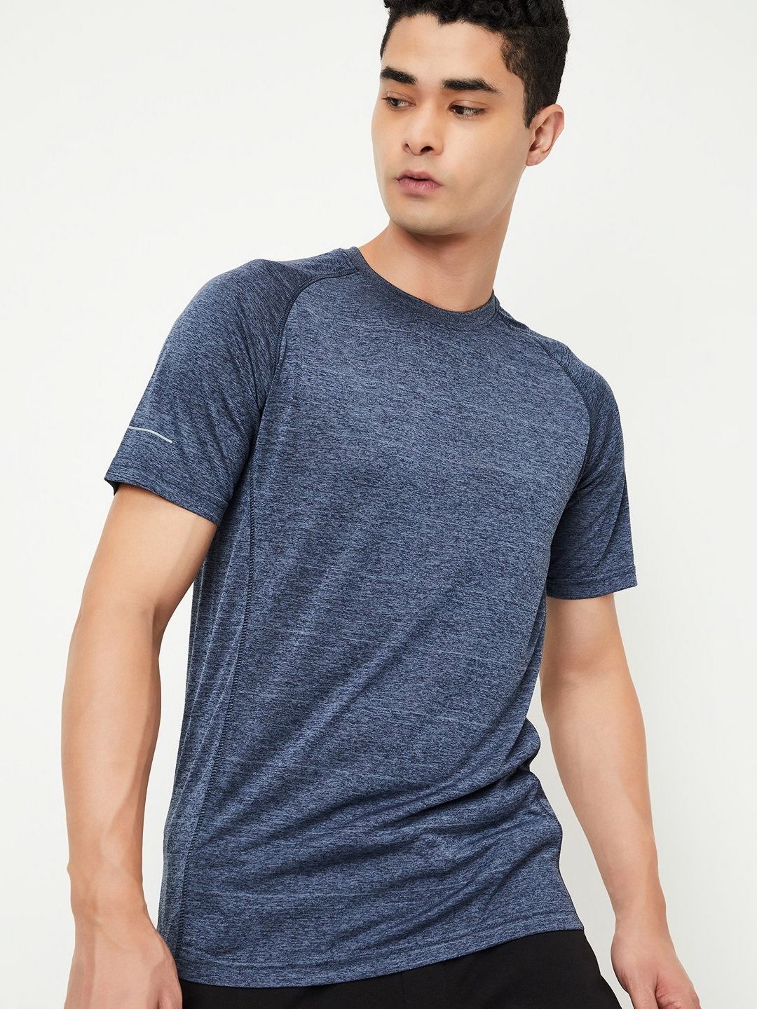 

max Men Solid Round Neck T-shirt, Navy blue